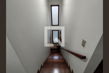 Escada  de casa à venda com 3 quartos, 267m² em Vila Vermelha, São Paulo