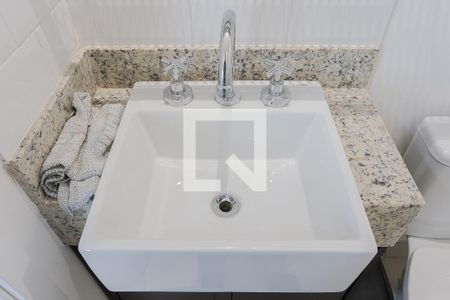 Banheiro de kitnet/studio para alugar com 1 quarto, 25m² em Pinheiros, São Paulo