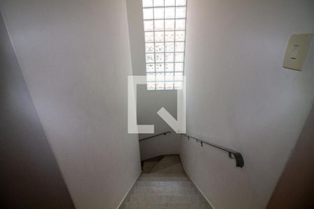 Escada de casa para alugar com 2 quartos, 180m² em Brooklin, São Paulo