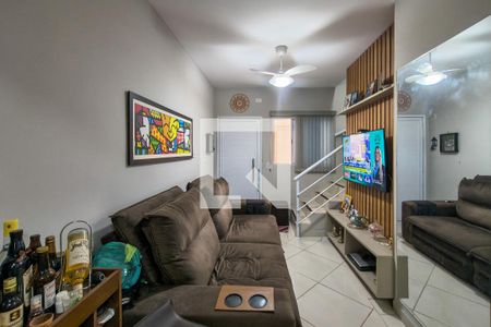 Sala de casa de condomínio para alugar com 2 quartos, 67m² em Nova Mirim, Praia Grande