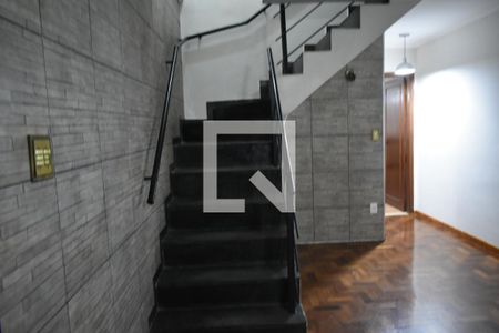 Escada de casa à venda com 3 quartos, 150m² em Parque Imperial, São Paulo