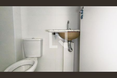 Banheiro de kitnet/studio para alugar com 1 quarto, 26m² em Liberdade, São Paulo
