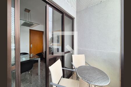 Sala de apartamento para alugar com 2 quartos, 135m² em Moema, São Paulo