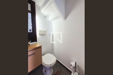 Lavabo de apartamento para alugar com 2 quartos, 135m² em Moema, São Paulo