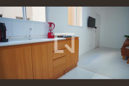 Cozinha e sala de apartamento à venda com 2 quartos, 40m² em Santa Fé, Porto Alegre