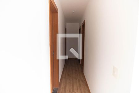 Corredor  de apartamento para alugar com 3 quartos, 65m² em Maria Paula, São Gonçalo