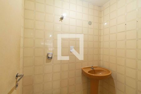 Banheiro de kitnet/studio para alugar com 0 quarto, 68m² em Liberdade, São Paulo