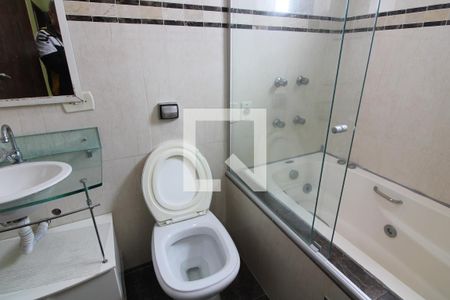 Banheiro da Suíte de casa para alugar com 3 quartos, 90m² em Vila Uniao (zona Leste), São Paulo