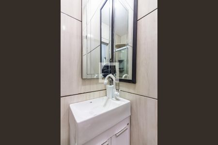 Banheiro de casa para alugar com 1 quarto, 34m² em Iapi, Osasco
