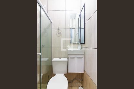 Banheiro de casa para alugar com 1 quarto, 34m² em Iapi, Osasco
