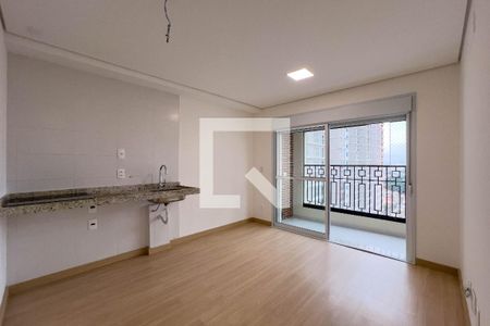Sala e cozinha de apartamento à venda com 2 quartos, 42m² em Vila Dom Pedro I, São Paulo