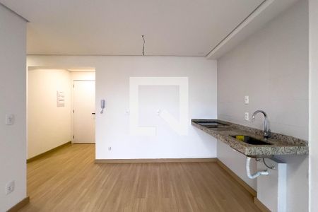 Sala e cozinha de apartamento à venda com 2 quartos, 42m² em Vila Dom Pedro I, São Paulo
