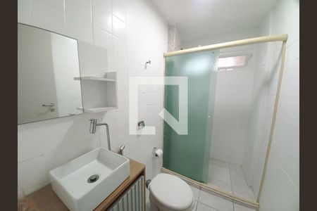 Banheiro de apartamento para alugar com 1 quarto, 45m² em Itararé, São Vicente