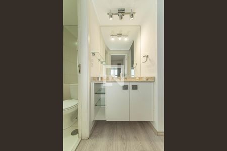 Banheiro de apartamento para alugar com 1 quarto, 50m² em Campo Belo, São Paulo