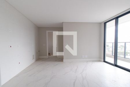 Cozinha de apartamento à venda com 2 quartos, 86m² em Cristo Rei, Curitiba