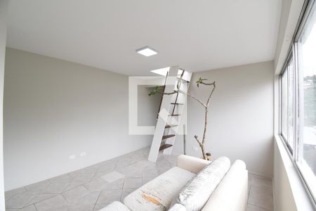 Sala/Cozinha de apartamento para alugar com 1 quarto, 89m² em Centro Cívico, Curitiba