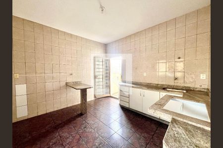 Cozinha de casa para alugar com 3 quartos, 250m² em São João Batista, Belo Horizonte