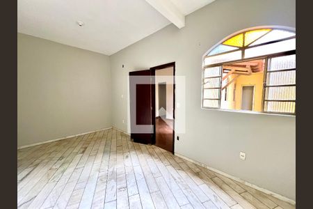 Quarto 1 de casa para alugar com 2 quartos, 150m² em São João Batista, Belo Horizonte