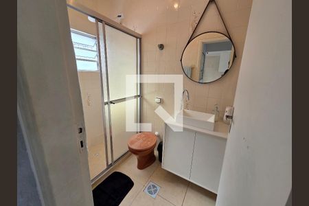 Banheiro de apartamento para alugar com 1 quarto, 48m² em Aviação, Praia Grande