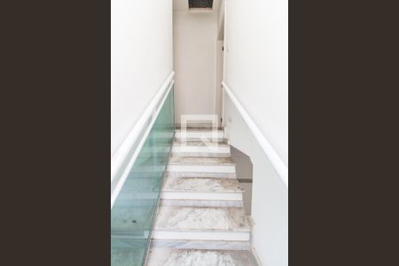 Escada de casa de condomínio à venda com 1 quarto, 70m² em Chácara do Solar Ii (fazendinha), Santana de Parnaíba