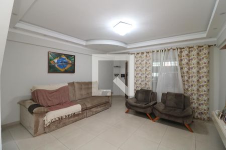 Casa à venda com 3 quartos, 198m² em Vila Alzira, São Paulo