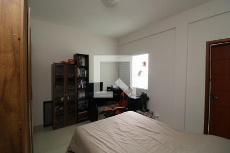 Casa à venda com 3 quartos, 198m² em Vila Alzira, São Paulo