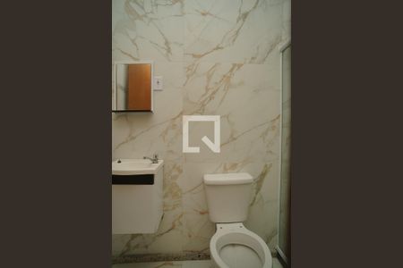 Banheiro de casa de condomínio para alugar com 1 quarto, 49m² em Flamengo, Maricá
