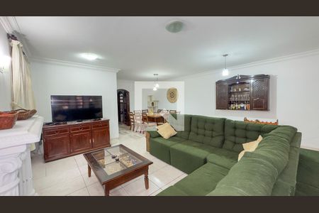 Sala de casa para alugar com 3 quartos, 130m² em Jardim Sandra, São Paulo