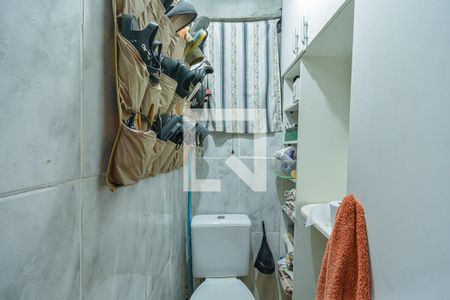 Lavabo de casa para alugar com 3 quartos, 250m² em Jardim Guarapiranga, São Paulo
