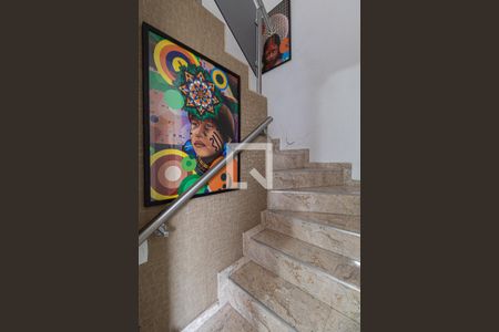 Escada de casa de condomínio para alugar com 3 quartos, 120m² em Jardim Santa Maria, São Paulo
