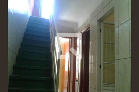 ESCADA INTERNA de casa à venda com 3 quartos, 158m² em Bandeiras, Osasco