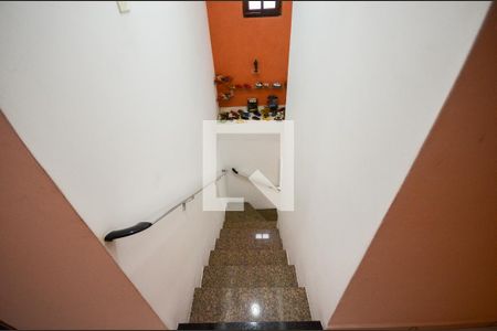 Escada de casa à venda com 3 quartos, 152m² em Vila Zat, São Paulo