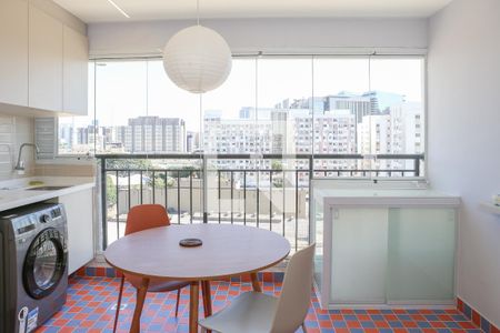 Sala e Cozinha de apartamento para alugar com 2 quartos, 53m² em Barra Funda, São Paulo