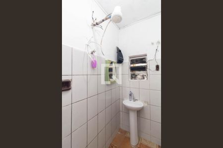 Banheiro de casa para alugar com 1 quarto, 37m² em Jardim Cleide, São Paulo