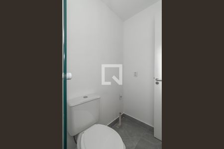 Banheiro da Suíte de apartamento à venda com 3 quartos, 70m² em São Geraldo, Porto Alegre