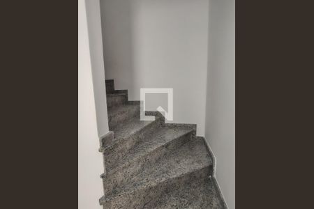 Escada de casa de condomínio à venda com 2 quartos, 85m² em Vila Antonieta, São Paulo