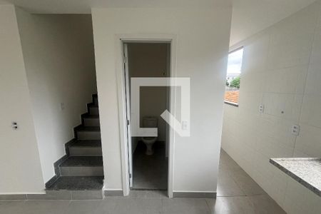 Escadas de casa à venda com 2 quartos, 88m² em Praia da Bandeira, Rio de Janeiro