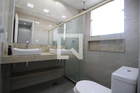 Banheiro de apartamento à venda com 1 quarto, 49m² em Tanque, Rio de Janeiro