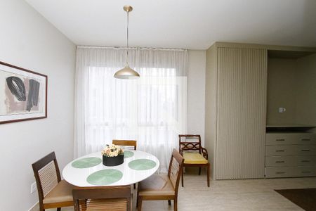 Sala de kitnet/studio para alugar com 1 quarto, 54m² em Santa Lúcia, Belo Horizonte