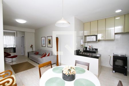 Sala de kitnet/studio para alugar com 1 quarto, 54m² em Santa Lúcia, Belo Horizonte