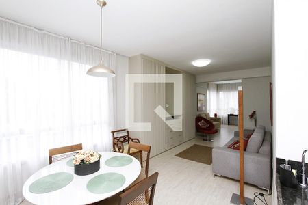 Sala de kitnet/studio para alugar com 1 quarto, 54m² em Santa Lúcia, Belo Horizonte