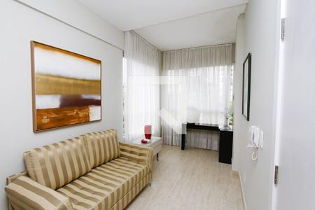 Sala de kitnet/studio para alugar com 1 quarto, 54m² em Santa Lúcia, Belo Horizonte