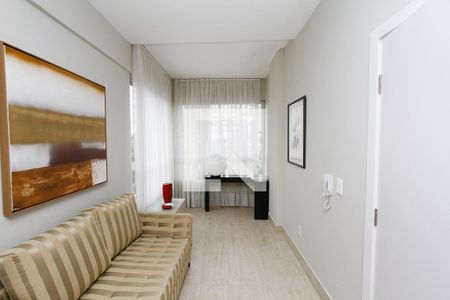 Sala de kitnet/studio para alugar com 1 quarto, 54m² em Santa Lúcia, Belo Horizonte