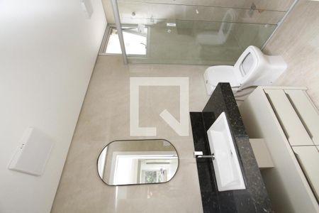 Banheiro de kitnet/studio para alugar com 1 quarto, 54m² em Santa Lúcia, Belo Horizonte