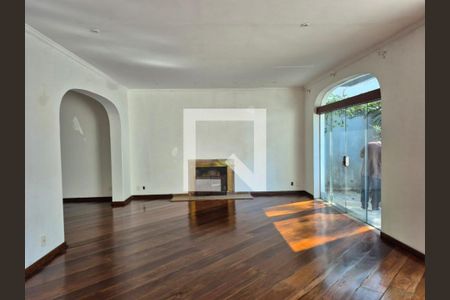Casa à venda com 4 quartos, 300m² em Jardim Luzitania, São Paulo