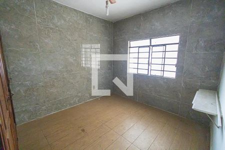 quarto 1 / siute de casa para alugar com 4 quartos, 205m² em Planalto, Belo Horizonte