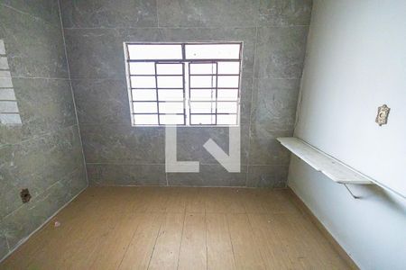 quarto 1 / siute de casa para alugar com 4 quartos, 205m² em Planalto, Belo Horizonte