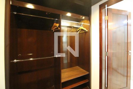 Closet do quarto de apartamento para alugar com 1 quarto, 60m² em Itaim Bibi, São Paulo