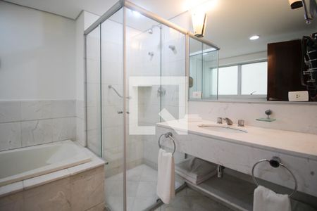 Banheiro de apartamento para alugar com 1 quarto, 60m² em Itaim Bibi, São Paulo