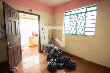 SALA de casa à venda com 2 quartos, 240m² em Vila Vitorio Mazzei, São Paulo